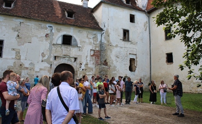 130 građana obišlo dvorac prije obnove
