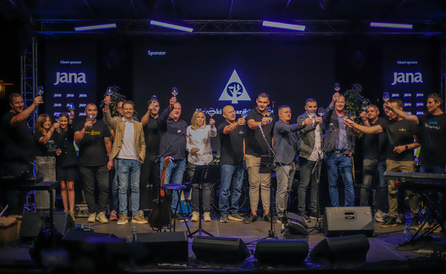 Dani vina oduševili brojne posjetitelje jaskanskog perivoja