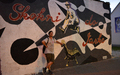 „Skokni do Jaske“ – novi grafit u centru grada